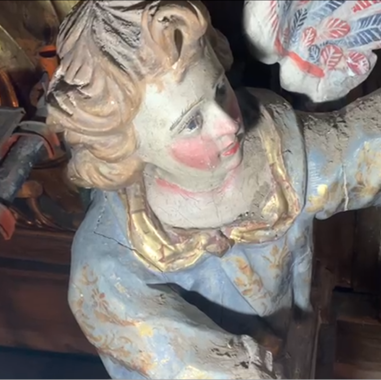 Estado y restauración de los ángeles de la parte superior del Altar Mayor (Videos)